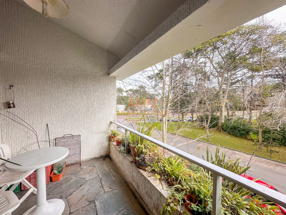 Apartamento ID.1933 - VENDO APARTAMENTO 2 DORMITORIOS Y MEDIO 2 BAÑOS TIPO DUPLEX CON DOBLE LIVING Y GRAN GUARDILLA