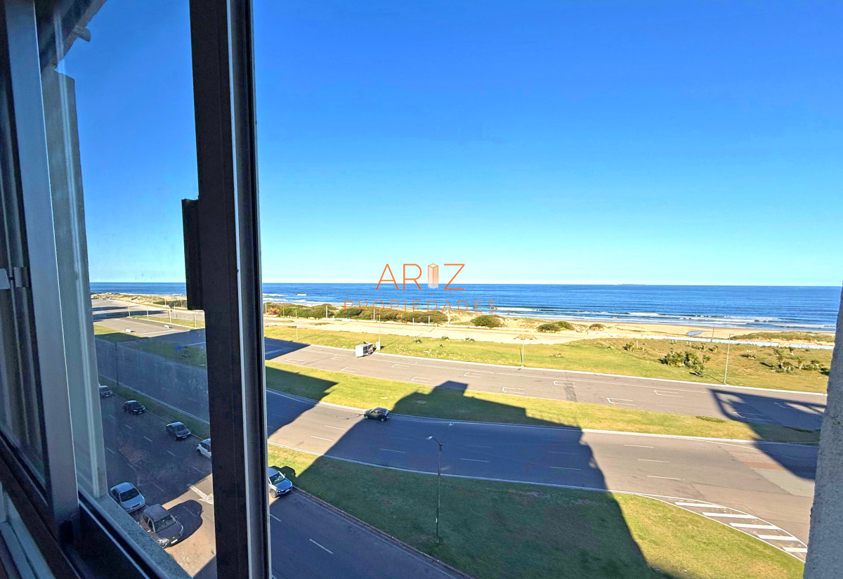 Apartamento ID.2377 - VENTA OPORTUNIDAD 2 DORMITORIOS 2 BAÑOS 1 SUITE PRIMERA LINEA PLAYA BRAVA FRENTE AL MAR AMPLIO APARTAMENTO EXCELENTE CONSTRUCCION