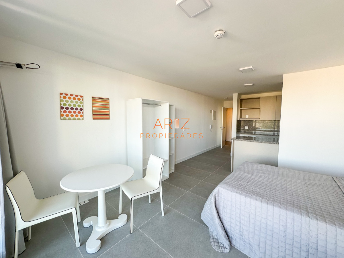 Apartamento ID.1722 - VENTA A ESTRENAR MONOAMBIENTE ESTUDIO CON GARAGE, SUPER PRECIO PUNTA DEL ESTE AIDY GRILL
