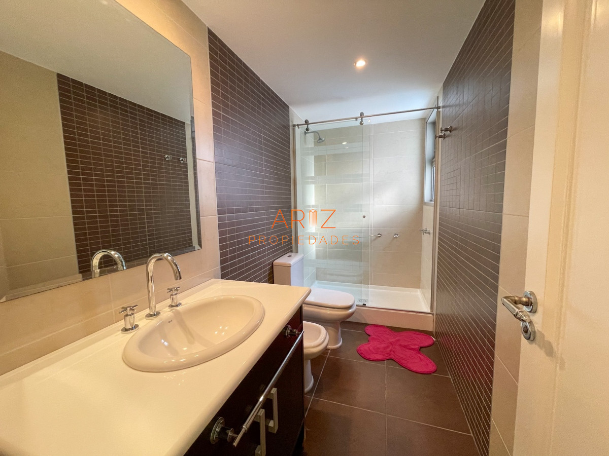 Apartamento ID.1489 - VENDO APARTAMENTO IMPERIALE TORRE II ESQUINERO 3 Y DEPENDENCIA BRAVA PUNTA DEL ESTE