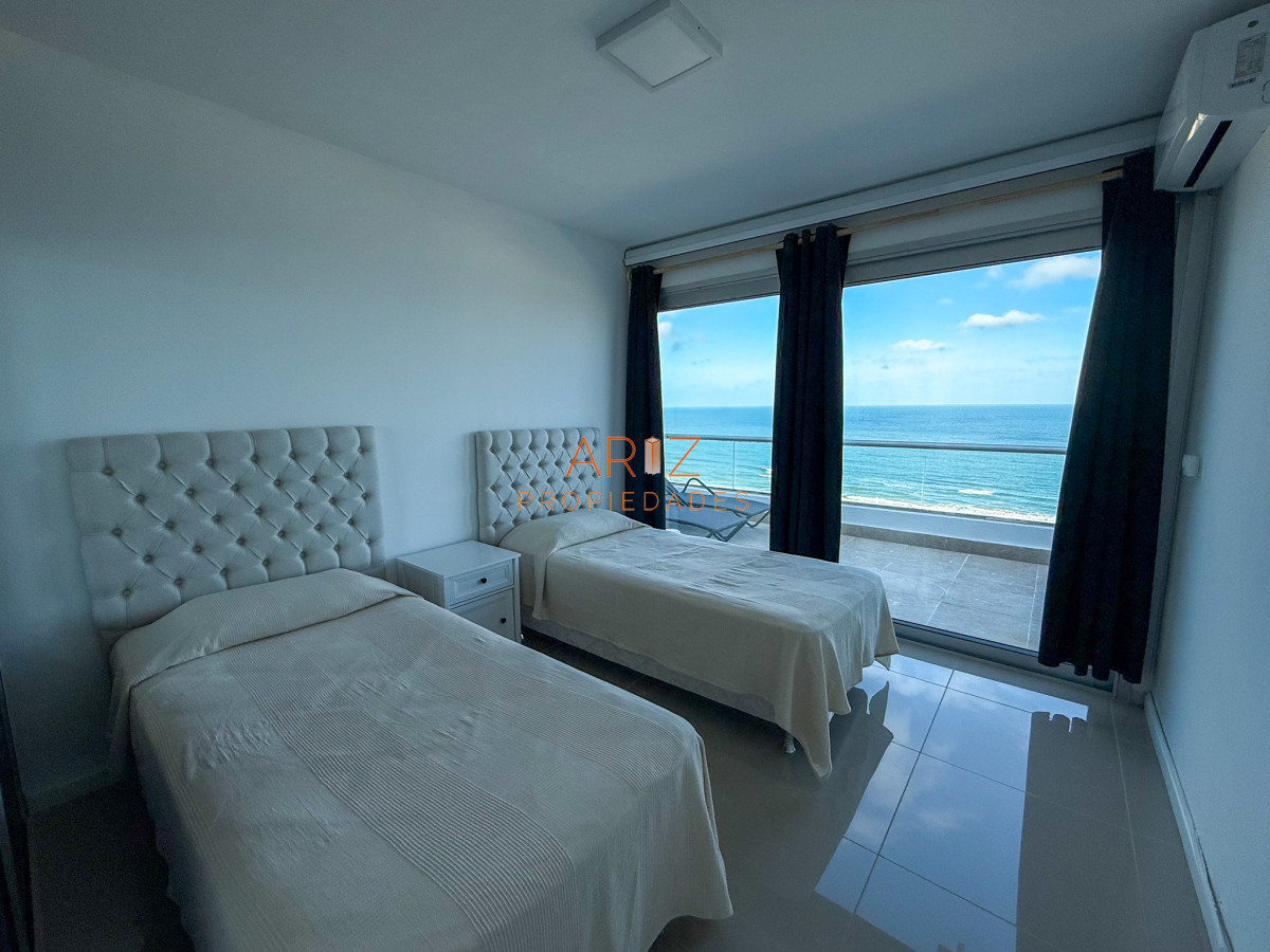 Apartamento ID.2296 - ALQUILER INVERNAL DESDE 1ERO MARZO 2025 PENTHOUSE 2DA LINEA BRAVA 3 DORMITORIOS