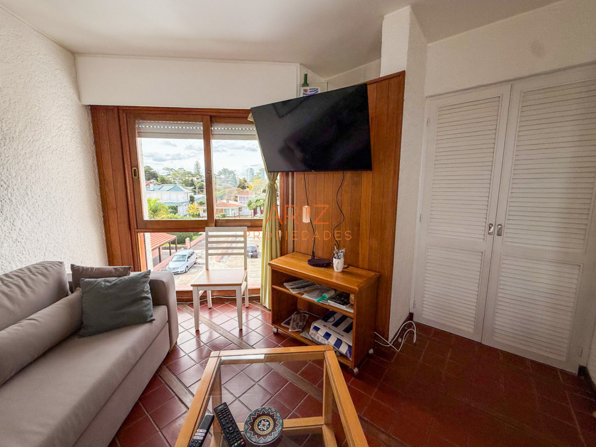 Apartamento ID.2510 - VENTA APARTAMENTO 2 DORMITORIOS 2 BAÑOS PRIMERA LINEA PLAYA MANSA VISTA LATERAL AL MAR