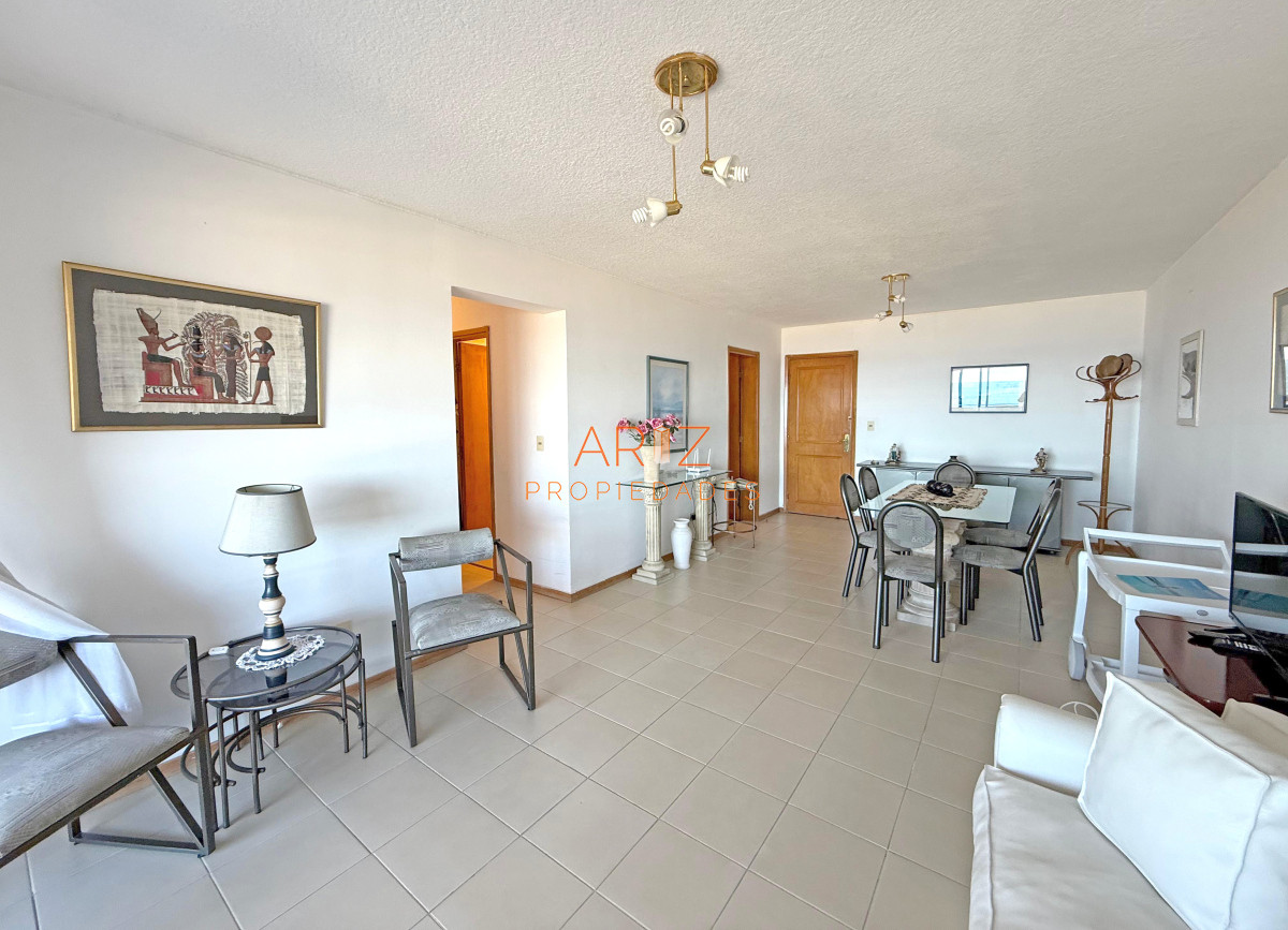 Apartamento ID.2377 - VENTA OPORTUNIDAD 2 DORMITORIOS 2 BAÑOS 1 SUITE PRIMERA LINEA PLAYA BRAVA FRENTE AL MAR AMPLIO APARTAMENTO EXCELENTE CONSTRUCCION