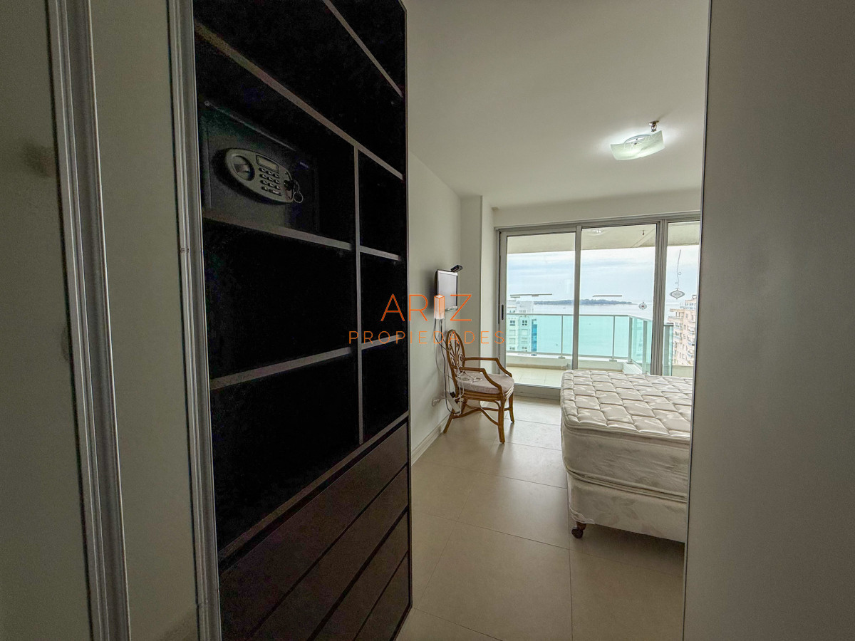 Apartamento ID.2321 - VENTA APARTAMENTO SEGUNDA LINEA 2 DORMITORIOS 2 BAÑOS PISO ALTO PLAYA MANSA A 1 CUADRA DEL MAR TODOS LOS SERVICIOS