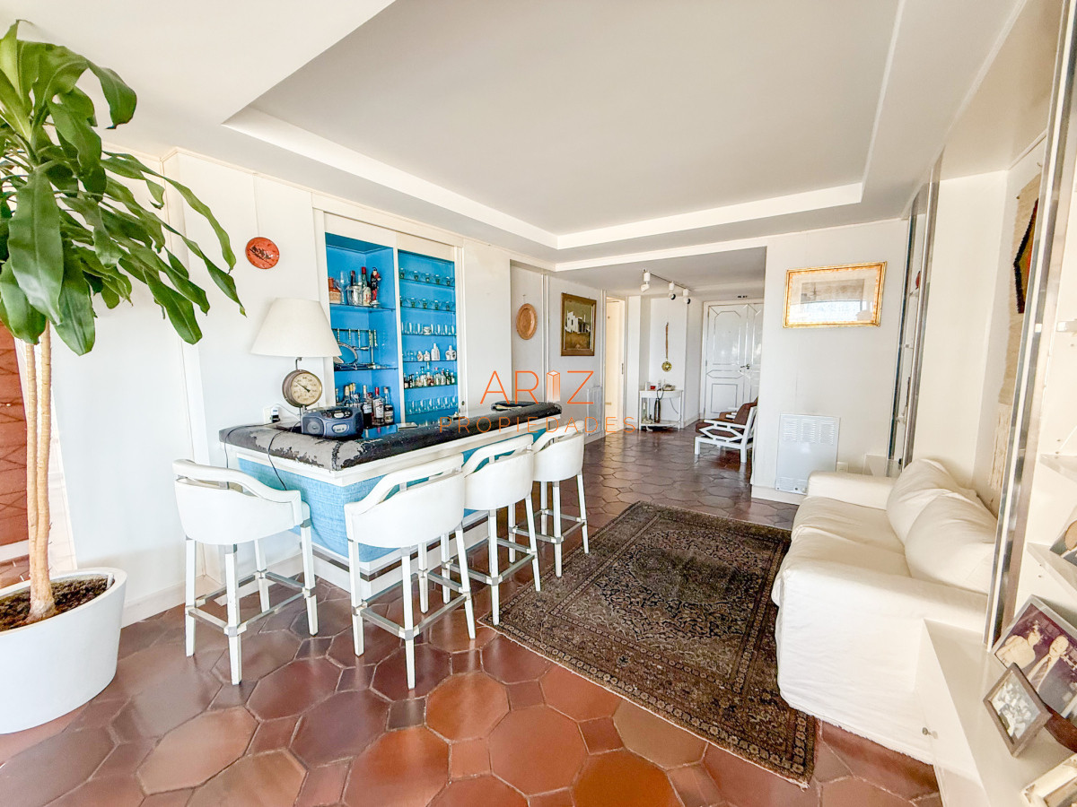 Apartamento ID.2342 - VENTA APARTAMENTO PRIMERA LINEA BRAVA 4 DORMITORIOS Y SERVICIO COMPLETO GRAN PLANTA VISTA DIRECTA A LA BRAVA