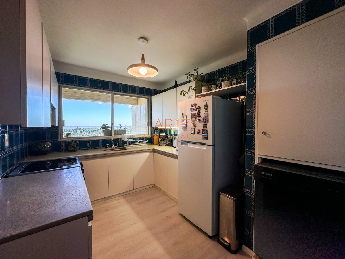 Apartamento ID.1913 - VENTA PISO ALTO APARTAMENTO 2 DORMITORIOS 2 BAÑOS SOL CASI TODO EL DIA, CONTRUCCION EXCEPCIONAL PUNTA DEL ESTE CANTEGRIL