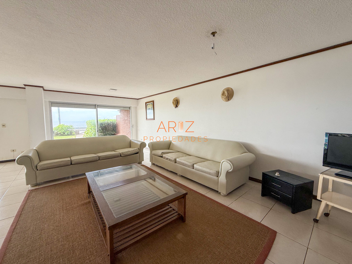 Apartamento ID.2324 - VENTA APARTAMENTO PRIMERA LINEA SEMI PISO PLANTA BAJA ESTILO CASA PENINSULA 3 DORMITORIOS Y MEDIO PUNTA DEL ESTE