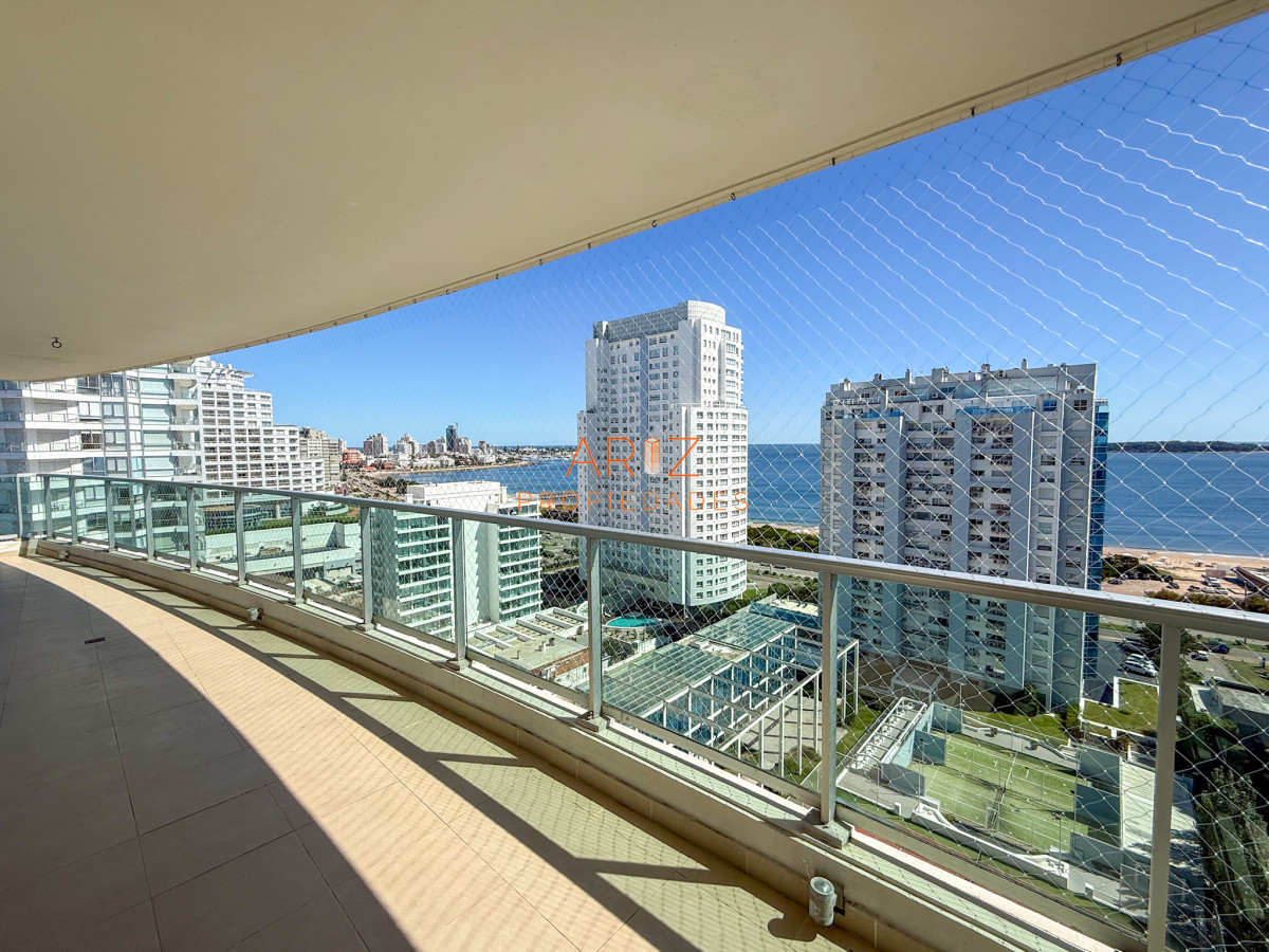 Apartamento ID.2326 - VENTA APARTAMENTO 3 DORMITORIOS EN SUITE + TOILETTE PISO ALTO SEGUNDA LINEA VISTA A LA MANSA 