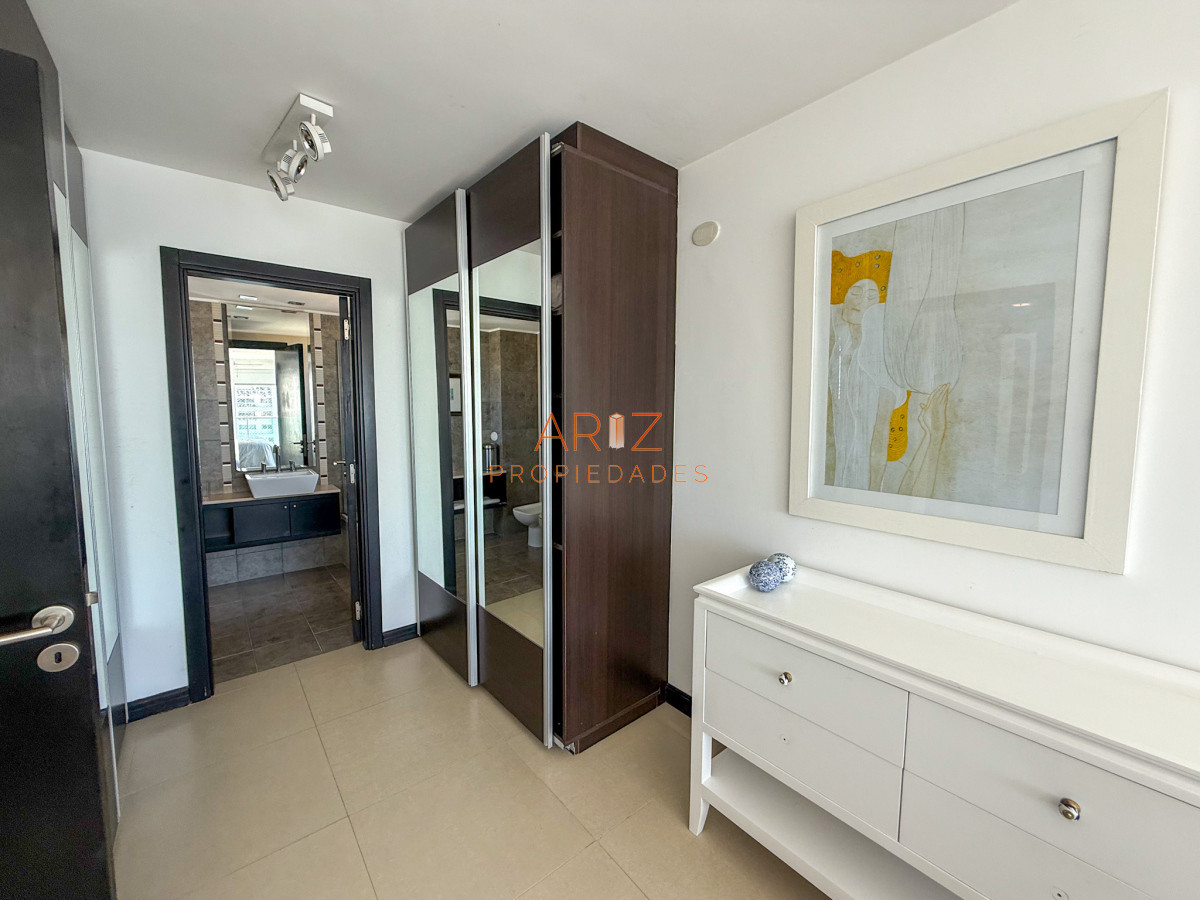Apartamento ID.2326 - VENTA APARTAMENTO 3 DORMITORIOS EN SUITE + TOILETTE PISO ALTO SEGUNDA LINEA VISTA A LA MANSA 