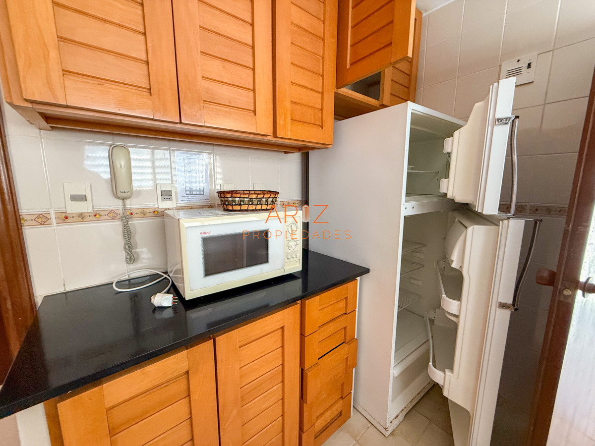 Apartamento ID.2316 - VENTA SEMI PISO PRIMERA LINEA PENINSULA VISTA DIRECTA AL MAR 3 DORMITORIOS + SERVICIO PUNTA DEL ESTE CON ESTUFA A LEÑA