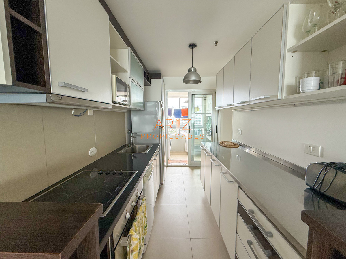 Apartamento ID.2321 - VENTA APARTAMENTO SEGUNDA LINEA 2 DORMITORIOS 2 BAÑOS PISO ALTO PLAYA MANSA A 1 CUADRA DEL MAR TODOS LOS SERVICIOS