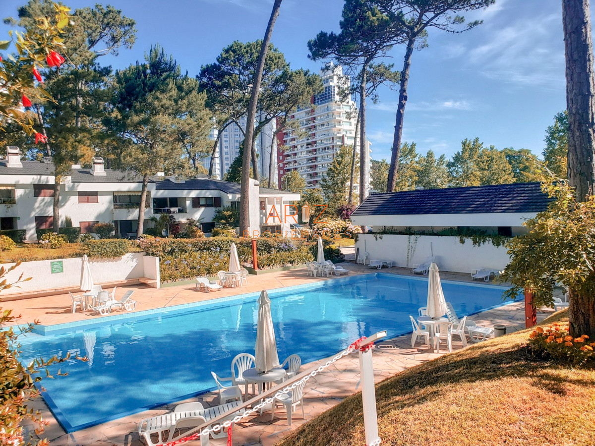 Apartamento ID.28 - VENDO APARTAMENTO 2 DORMITORIOS CANTEGRIL PISCINA MUCAMAS