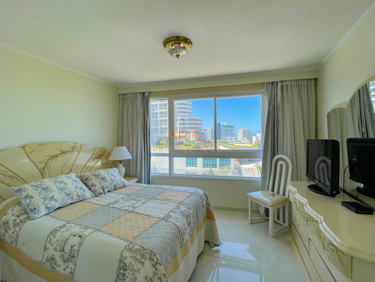 Apartamento ID.348 - VENDO APARTAMENTO 4 DORMITORIOS PUNTA DEL ESTE MANSA PRIMERA LINEA