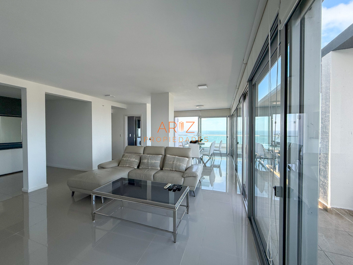 Apartamento ID.2296 - ALQUILER INVERNAL DESDE 1ERO MARZO 2025 PENTHOUSE 2DA LINEA BRAVA 3 DORMITORIOS