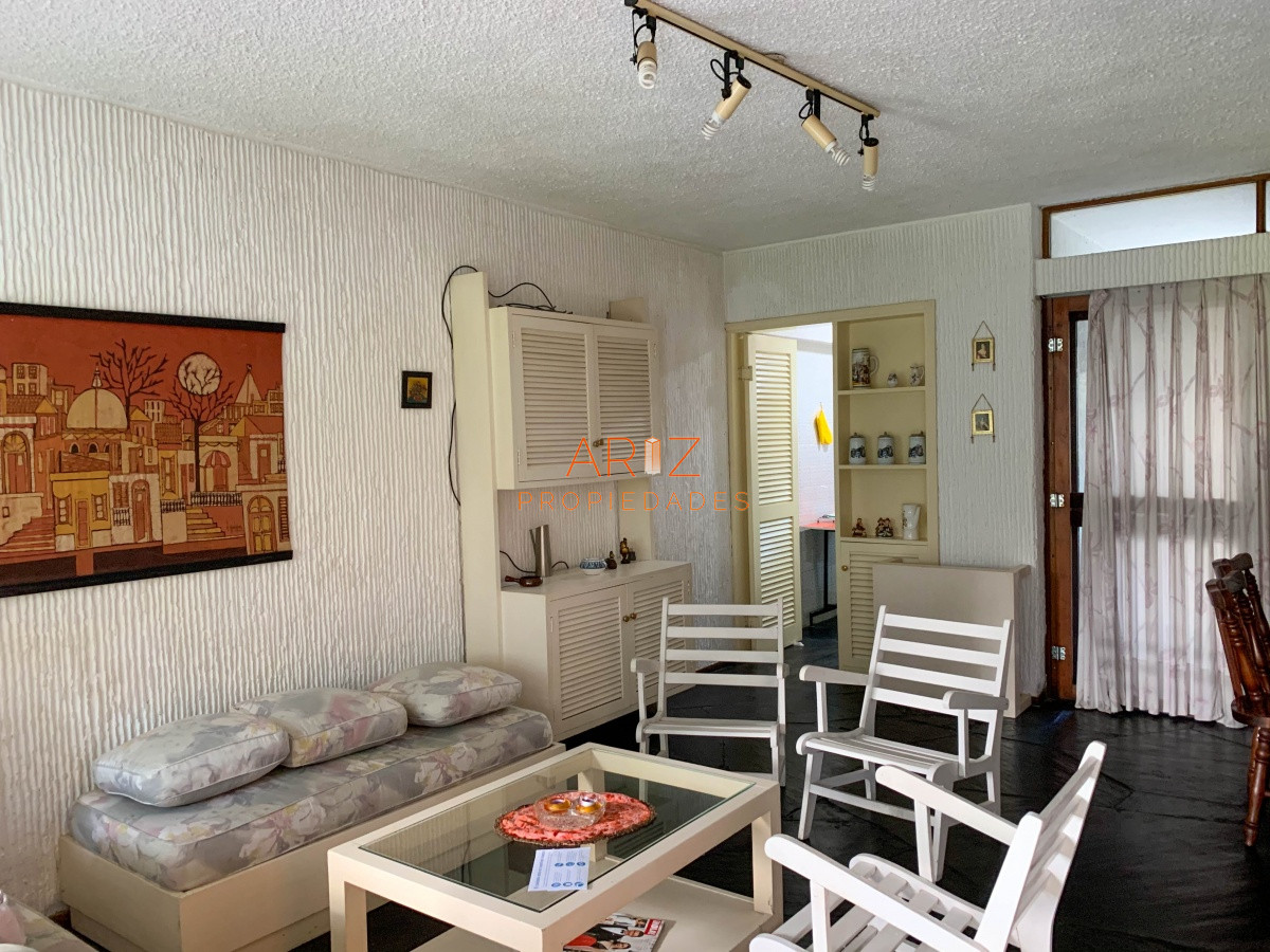 Apartamento ID.28 - VENDO APARTAMENTO 2 DORMITORIOS CANTEGRIL PISCINA MUCAMAS