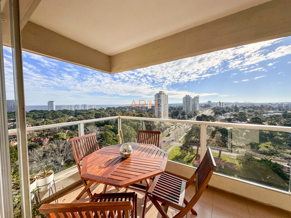 Apartamento ID.1913 - VENTA PISO ALTO APARTAMENTO 2 DORMITORIOS 2 BAÑOS SOL CASI TODO EL DIA, CONTRUCCION EXCEPCIONAL PUNTA DEL ESTE CANTEGRIL