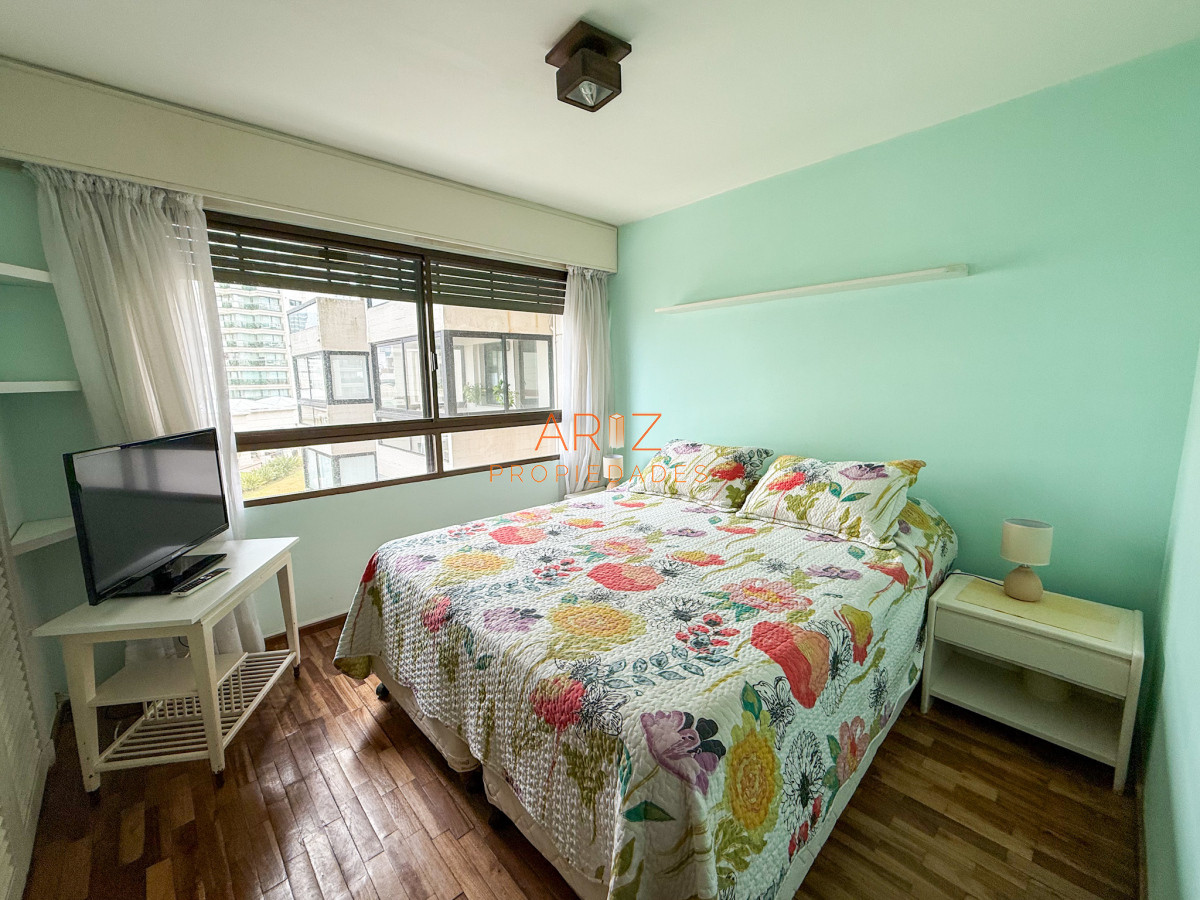 Apartamento ID.2401 - VENTA OPORTUNIDAD PRIMERA LINEA APARTAMENTO 1 DORMITORIO CON GARAGE VISTA A LA BRAVA PUNTA DEL ESTE 