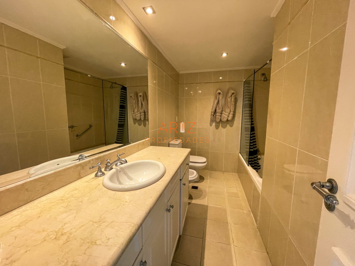 Apartamento ID.466 - VENDO APARTAMENTO 3 DORMITORIOS + SERVICIO MILLENIUM PUNTA DEL ESTE MANSA PRIMERA LINEA VISTA AL MAR
