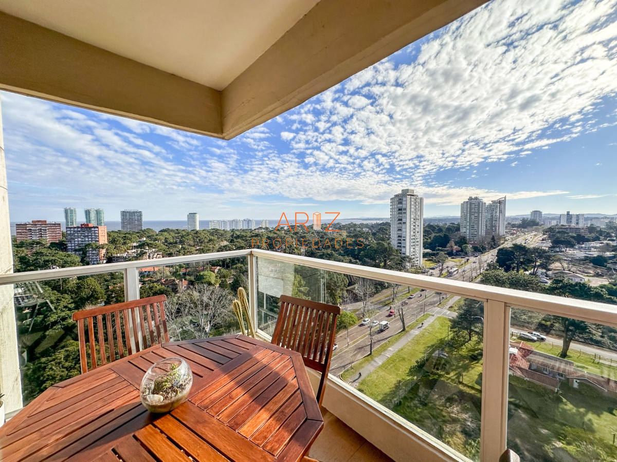 Apartamento ID.1913 - VENTA PISO ALTO APARTAMENTO 2 DORMITORIOS 2 BAÑOS SOL CASI TODO EL DIA, CONTRUCCION EXCEPCIONAL PUNTA DEL ESTE CANTEGRIL