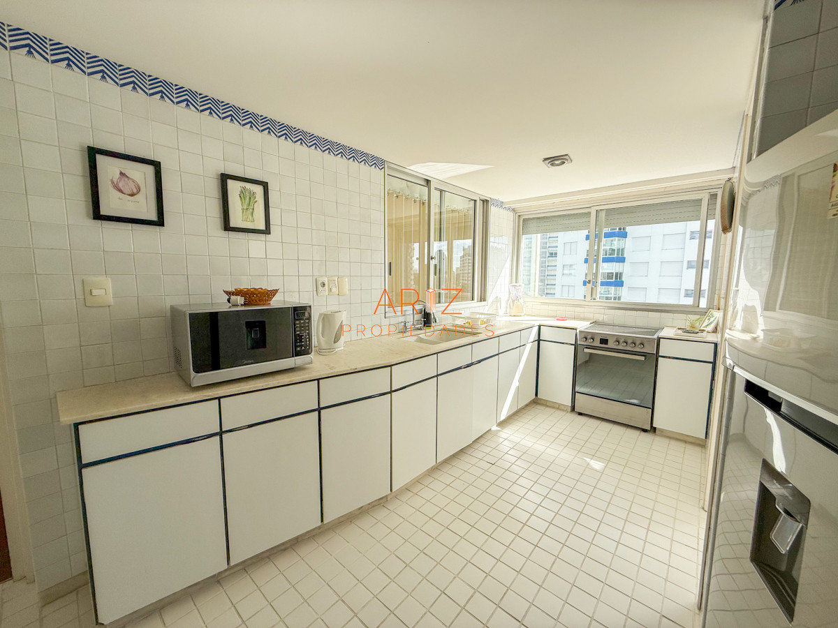 Apartamento ID.2342 - VENTA APARTAMENTO PRIMERA LINEA BRAVA 4 DORMITORIOS Y SERVICIO COMPLETO GRAN PLANTA VISTA DIRECTA A LA BRAVA