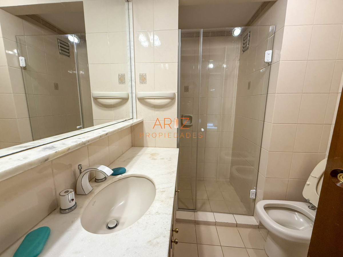 Apartamento ID.2324 - VENTA APARTAMENTO PRIMERA LINEA SEMI PISO PLANTA BAJA ESTILO CASA PENINSULA 3 DORMITORIOS Y MEDIO PUNTA DEL ESTE