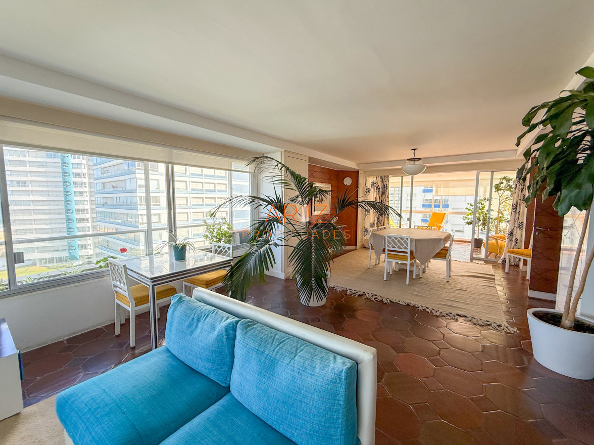 Apartamento ID.2342 - VENTA APARTAMENTO PRIMERA LINEA BRAVA 4 DORMITORIOS Y SERVICIO COMPLETO GRAN PLANTA VISTA DIRECTA A LA BRAVA