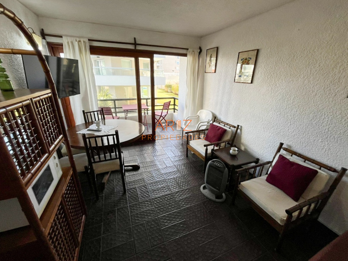 Apartamento ID.2030 - VENTA Apartamento de 1 dormitorio, con parrillero en balcon, Roosevelt Punta del Este