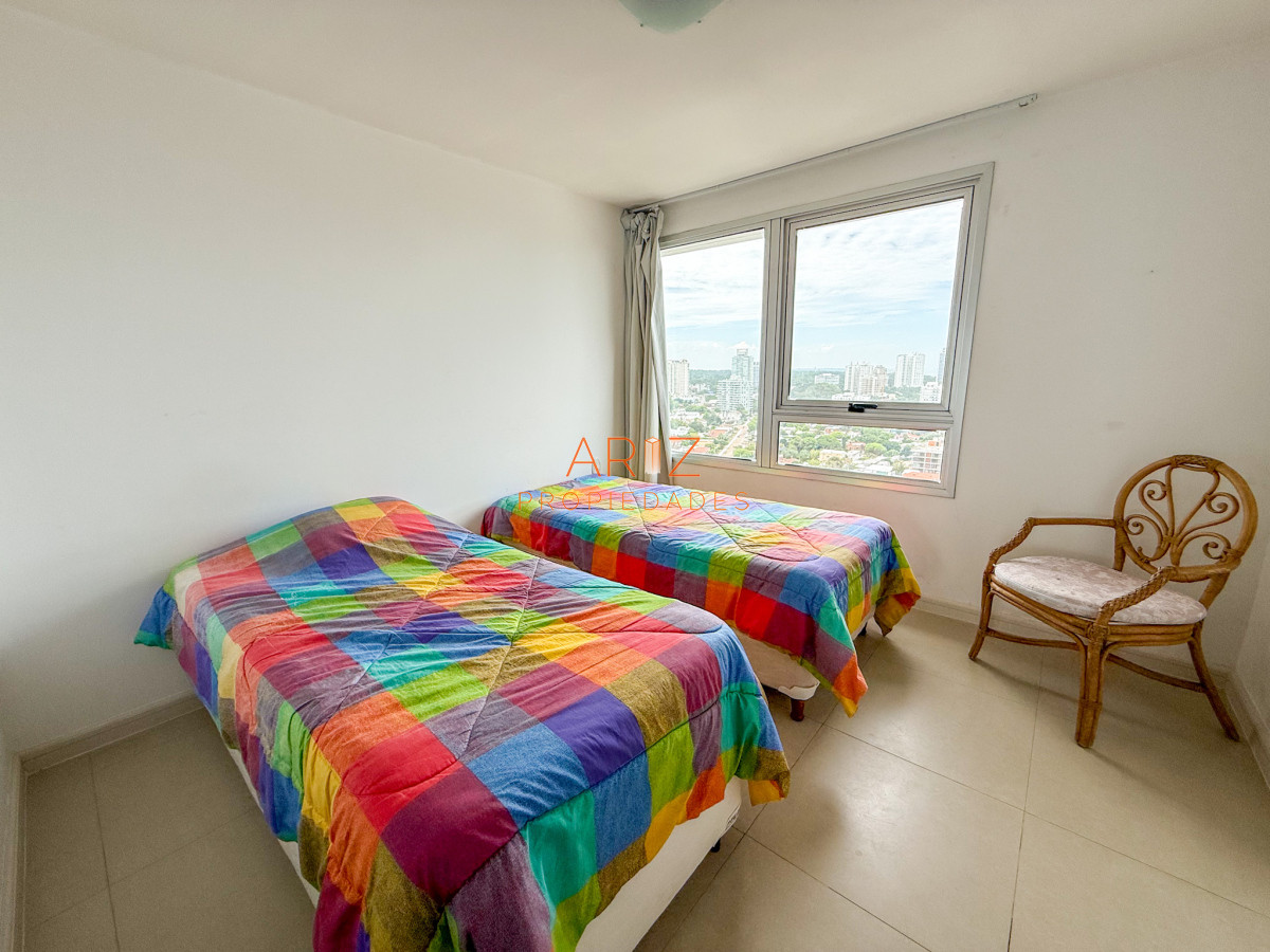 Apartamento ID.2321 - VENTA APARTAMENTO SEGUNDA LINEA 2 DORMITORIOS 2 BAÑOS PISO ALTO PLAYA MANSA A 1 CUADRA DEL MAR TODOS LOS SERVICIOS