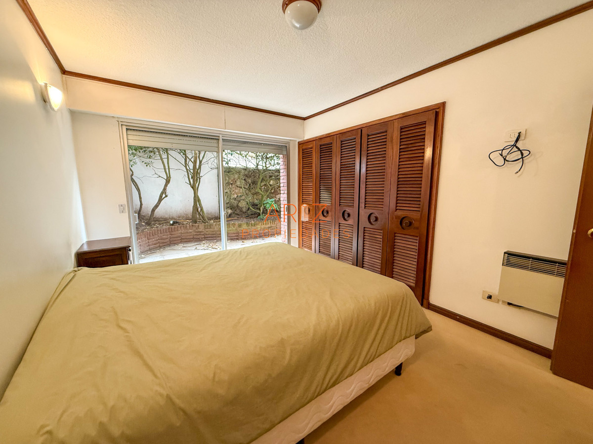 Apartamento ID.2324 - VENTA APARTAMENTO PRIMERA LINEA SEMI PISO PLANTA BAJA ESTILO CASA PENINSULA 3 DORMITORIOS Y MEDIO PUNTA DEL ESTE