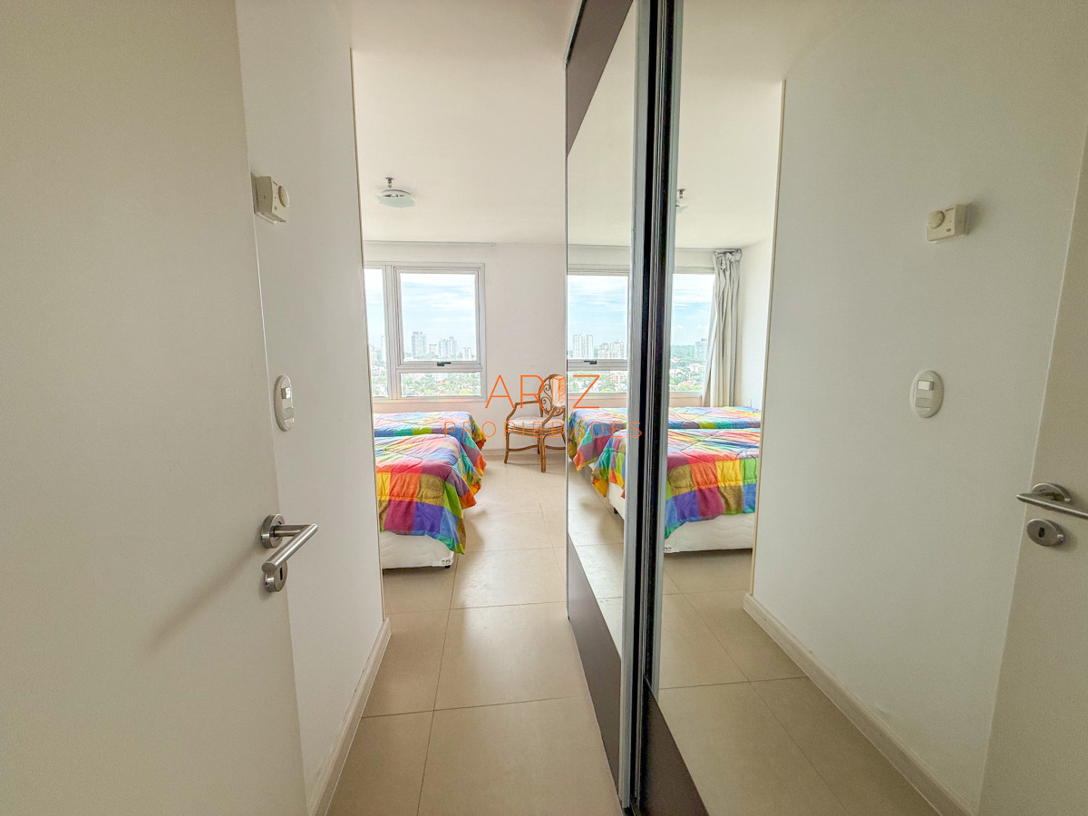 Apartamento ID.2321 - VENTA APARTAMENTO SEGUNDA LINEA 2 DORMITORIOS 2 BAÑOS PISO ALTO PLAYA MANSA A 1 CUADRA DEL MAR TODOS LOS SERVICIOS