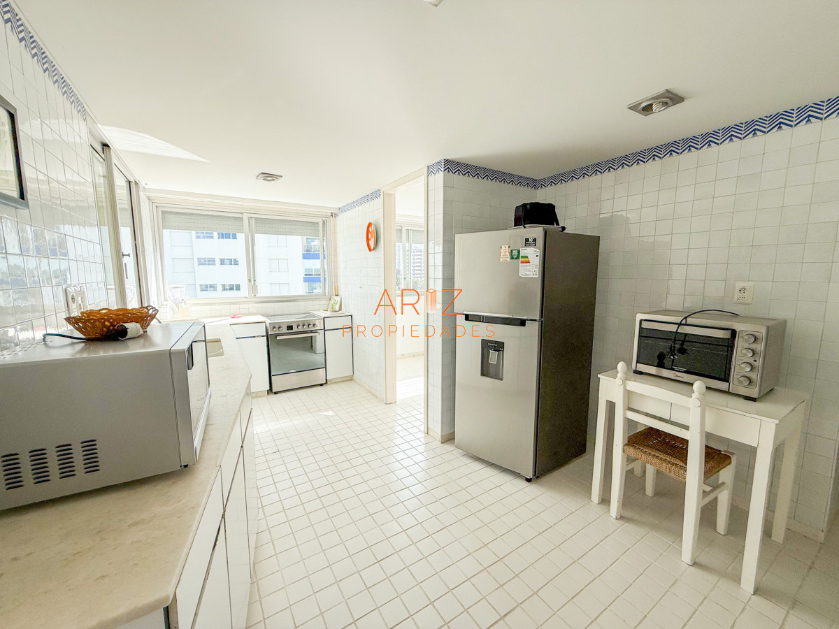 Apartamento ID.2342 - VENTA APARTAMENTO PRIMERA LINEA BRAVA 4 DORMITORIOS Y SERVICIO COMPLETO GRAN PLANTA VISTA DIRECTA A LA BRAVA