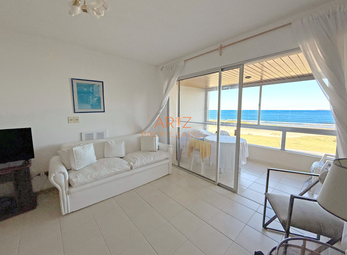Apartamento ID.2377 - VENTA OPORTUNIDAD 2 DORMITORIOS 2 BAÑOS 1 SUITE PRIMERA LINEA PLAYA BRAVA FRENTE AL MAR AMPLIO APARTAMENTO EXCELENTE CONSTRUCCION