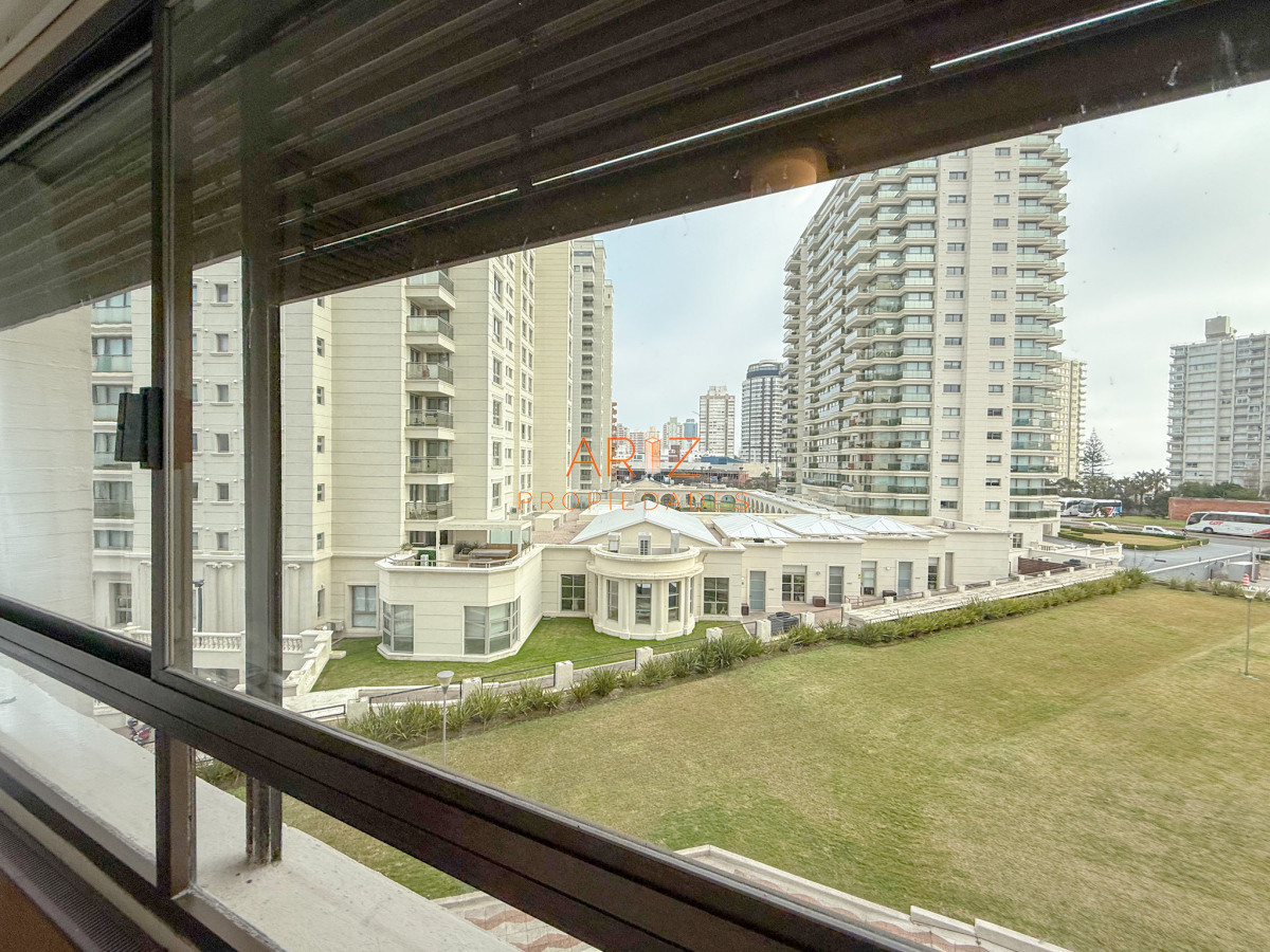 Apartamento ID.2402 - VENTA OPORTUNIDAD PRIMERA LINEA APARTAMENTO 2 DORMITORIOS VISTA A LA BRAVA PUNTA DEL ESTE 