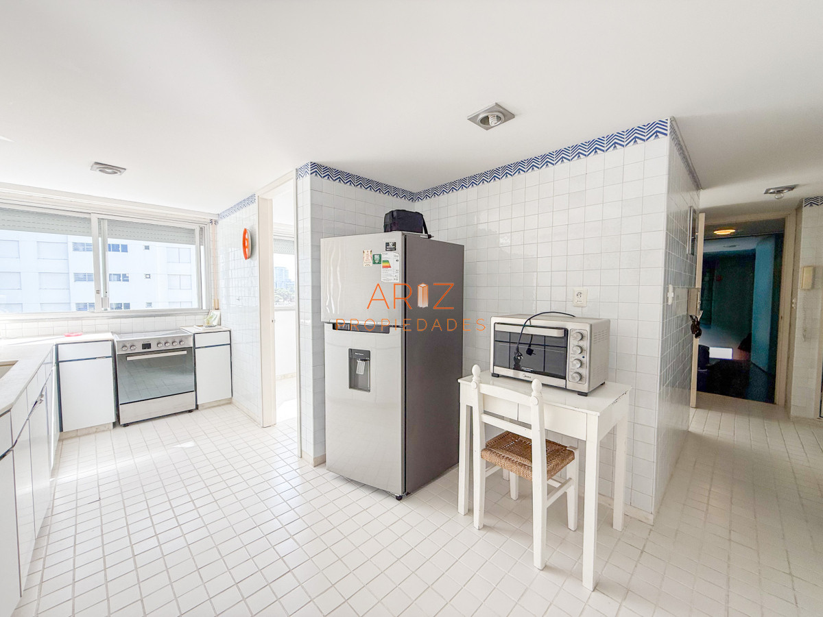 Apartamento ID.2342 - VENTA APARTAMENTO PRIMERA LINEA BRAVA 4 DORMITORIOS Y SERVICIO COMPLETO GRAN PLANTA VISTA DIRECTA A LA BRAVA