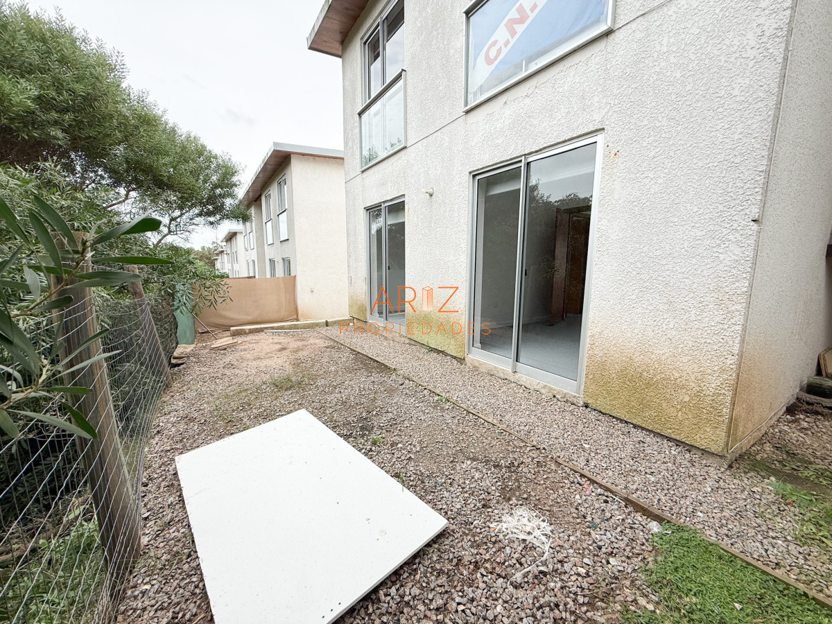 Apartamento ID.2367 - VENTA APARTAMENTO TIPO CASITA PLANTA BAJA EXCELENTE RENTABILIDAD MALDONADO 2 DORMITORIOS 1 BAÑO