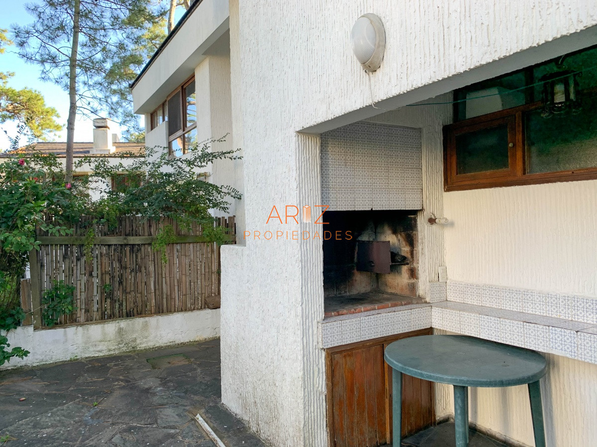 Apartamento ID.28 - VENDO APARTAMENTO 2 DORMITORIOS CANTEGRIL PISCINA MUCAMAS