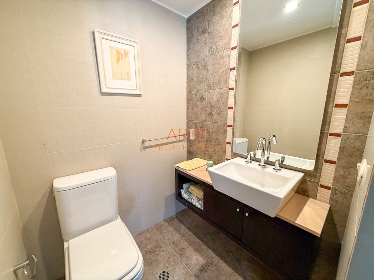 Apartamento ID.2326 - VENTA APARTAMENTO 3 DORMITORIOS EN SUITE + TOILETTE PISO ALTO SEGUNDA LINEA VISTA A LA MANSA 