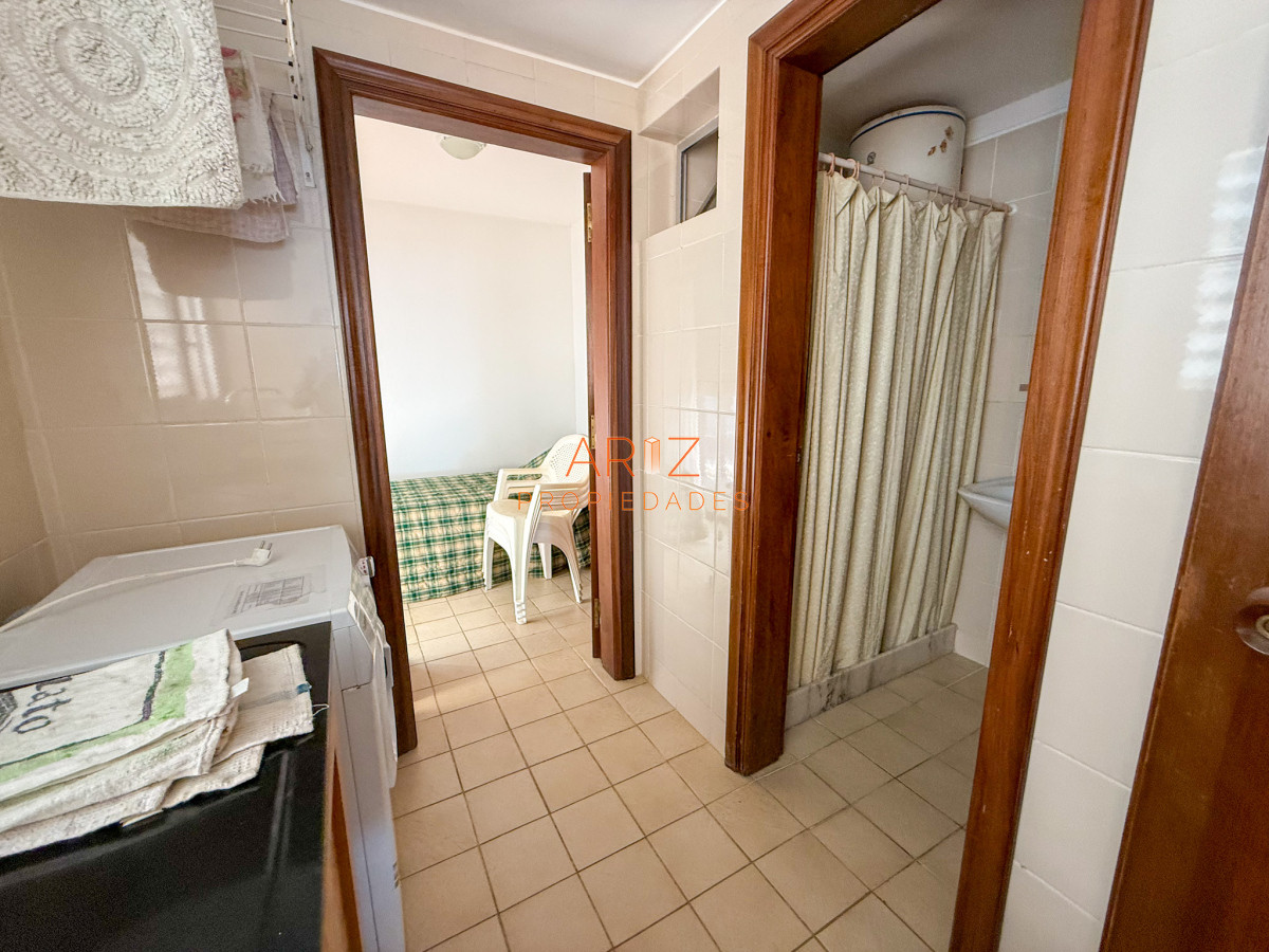 Apartamento ID.2316 - VENTA SEMI PISO PRIMERA LINEA PENINSULA VISTA DIRECTA AL MAR 3 DORMITORIOS + SERVICIO PUNTA DEL ESTE CON ESTUFA A LEÑA