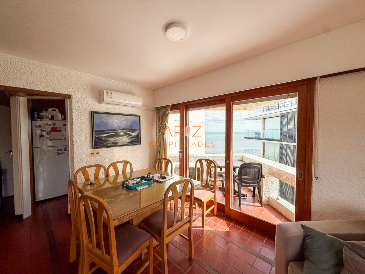 Apartamento ID.2510 - VENTA APARTAMENTO 2 DORMITORIOS 2 BAÑOS PRIMERA LINEA PLAYA MANSA VISTA LATERAL AL MAR