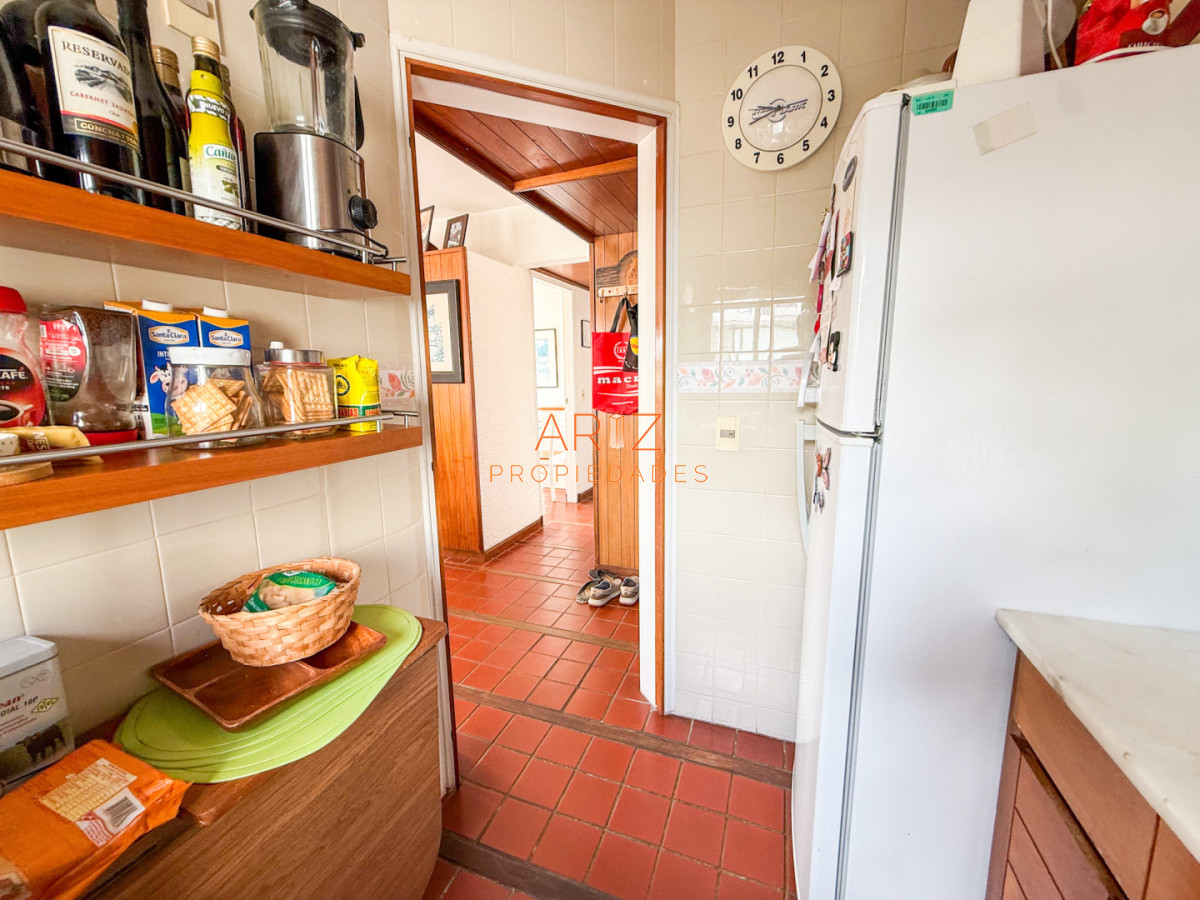 Apartamento ID.2510 - VENTA APARTAMENTO 2 DORMITORIOS 2 BAÑOS PRIMERA LINEA PLAYA MANSA VISTA LATERAL AL MAR