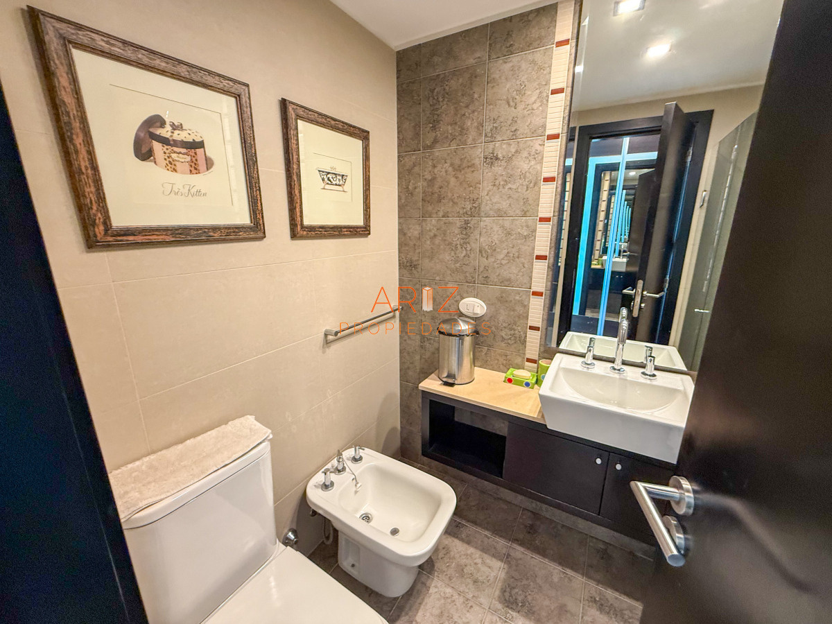 Apartamento ID.2326 - VENTA APARTAMENTO 3 DORMITORIOS EN SUITE + TOILETTE PISO ALTO SEGUNDA LINEA VISTA A LA MANSA 