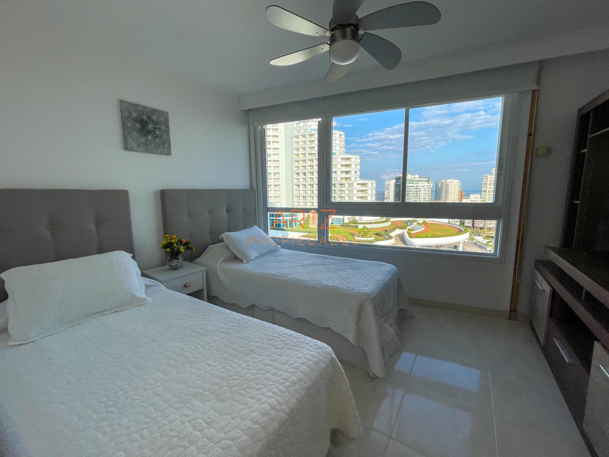 Apartamento ID.466 - VENDO APARTAMENTO 3 DORMITORIOS + SERVICIO MILLENIUM PUNTA DEL ESTE MANSA PRIMERA LINEA VISTA AL MAR