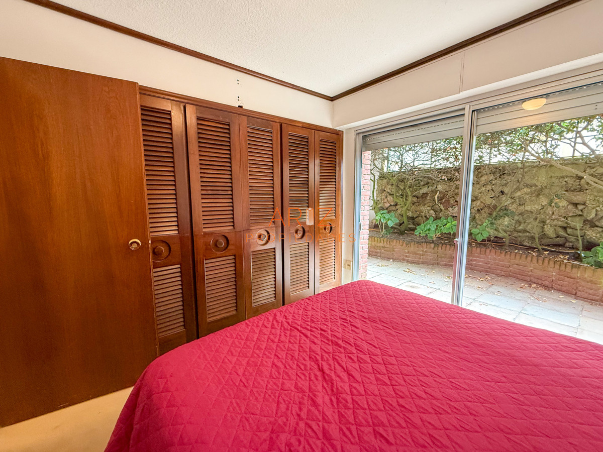 Apartamento ID.2324 - VENTA APARTAMENTO PRIMERA LINEA SEMI PISO PLANTA BAJA ESTILO CASA PENINSULA 3 DORMITORIOS Y MEDIO PUNTA DEL ESTE