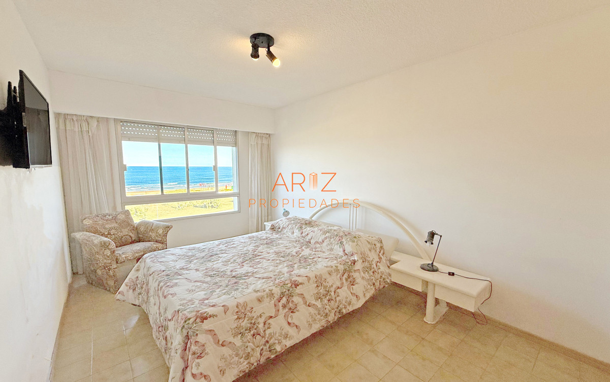 Apartamento ID.2377 - VENTA OPORTUNIDAD 2 DORMITORIOS 2 BAÑOS 1 SUITE PRIMERA LINEA PLAYA BRAVA FRENTE AL MAR AMPLIO APARTAMENTO EXCELENTE CONSTRUCCION