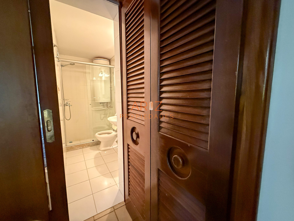Apartamento ID.2324 - VENTA APARTAMENTO PRIMERA LINEA SEMI PISO PLANTA BAJA ESTILO CASA PENINSULA 3 DORMITORIOS Y MEDIO PUNTA DEL ESTE