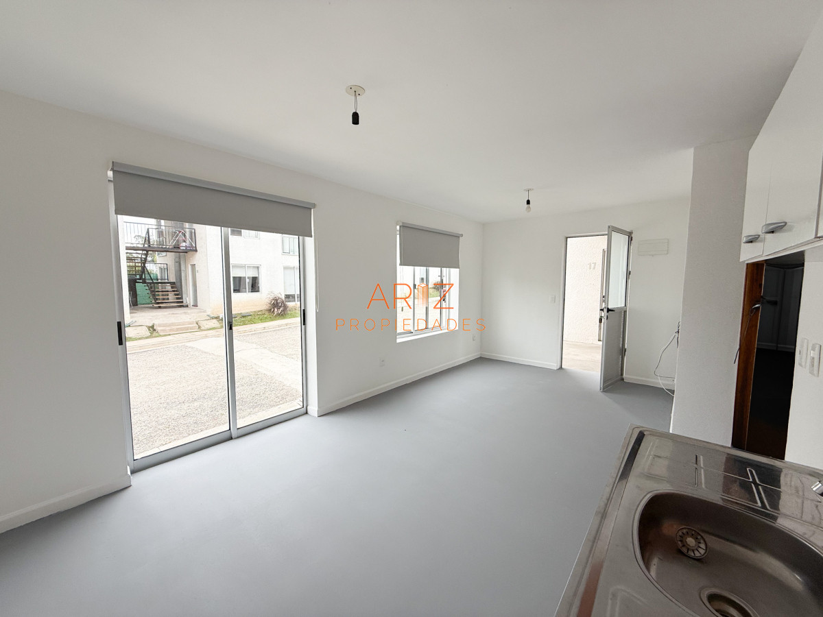 Apartamento ID.2367 - VENTA APARTAMENTO TIPO CASITA PLANTA BAJA EXCELENTE RENTABILIDAD MALDONADO 2 DORMITORIOS 1 BAÑO