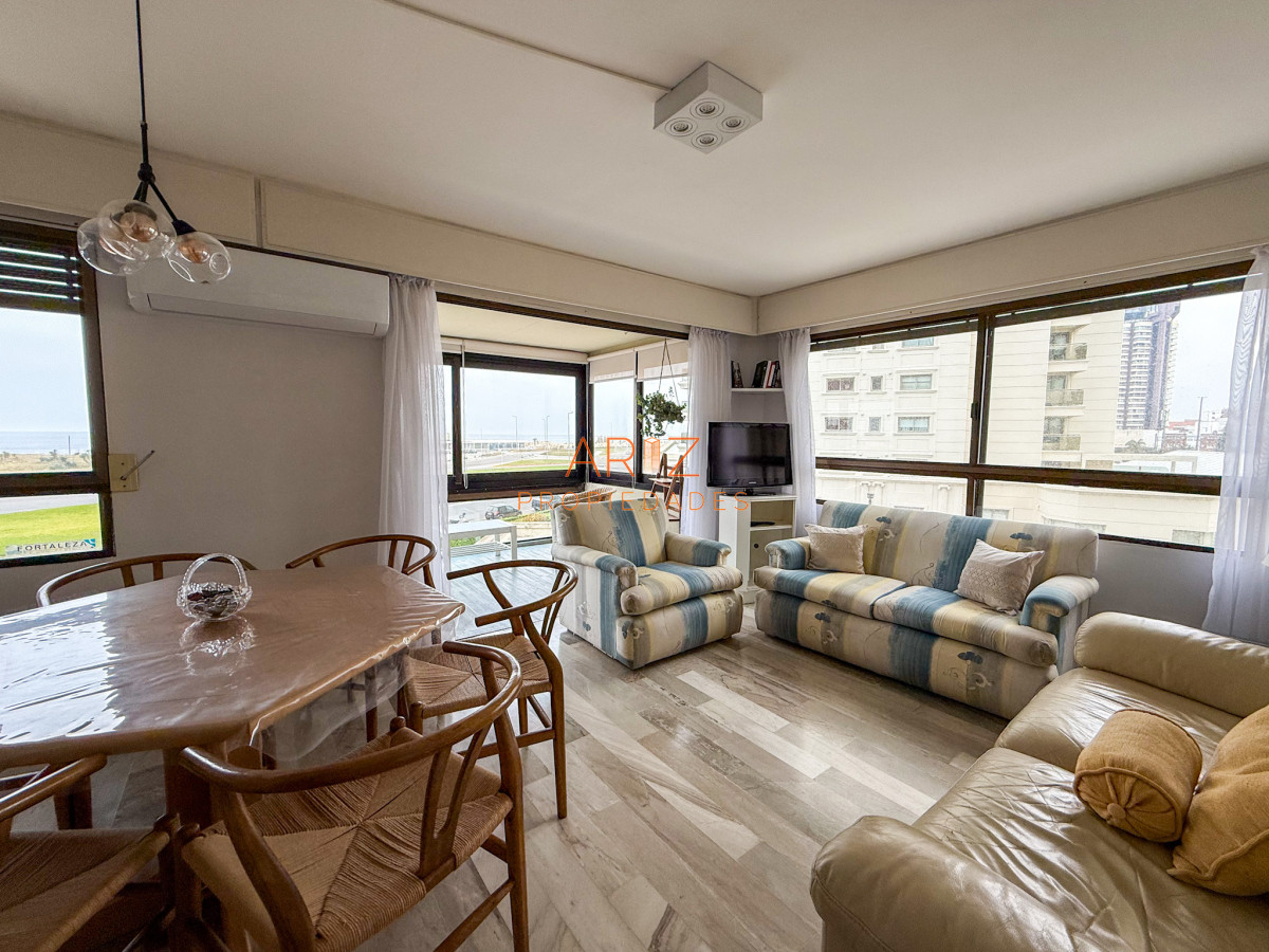 Apartamento ID.2401 - VENTA OPORTUNIDAD PRIMERA LINEA APARTAMENTO 1 DORMITORIO CON GARAGE VISTA A LA BRAVA PUNTA DEL ESTE 