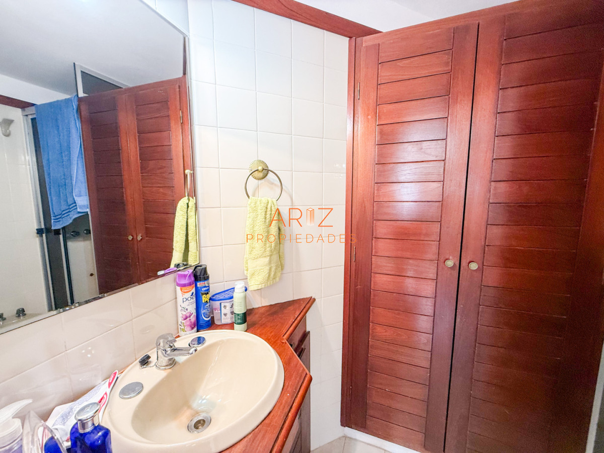 Apartamento ID.2510 - VENTA APARTAMENTO 2 DORMITORIOS 2 BAÑOS PRIMERA LINEA PLAYA MANSA VISTA LATERAL AL MAR