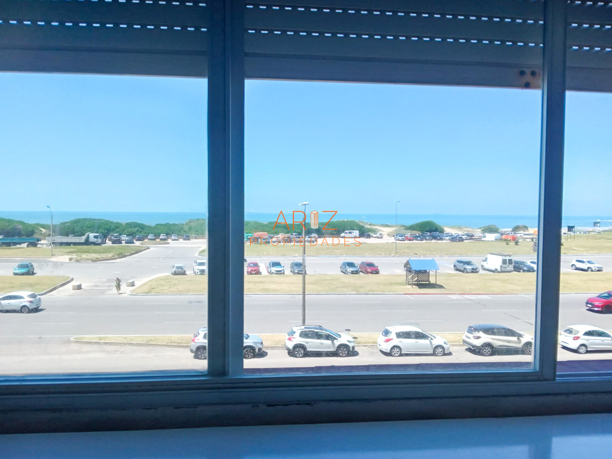 Apartamento ID.2120 - OPORTUNIDAD FRENTE AL MAR VENTA APARTAMENTO 1 DORMITORIO Y MEDIO BRAVA PUNTA DEL ESTE