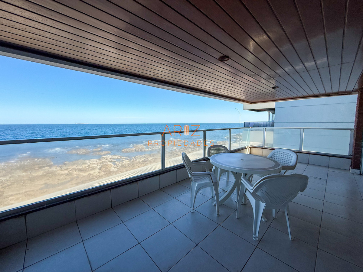 Apartamento ID.2316 - VENTA SEMI PISO PRIMERA LINEA PENINSULA VISTA DIRECTA AL MAR 3 DORMITORIOS + SERVICIO PUNTA DEL ESTE CON ESTUFA A LEÑA